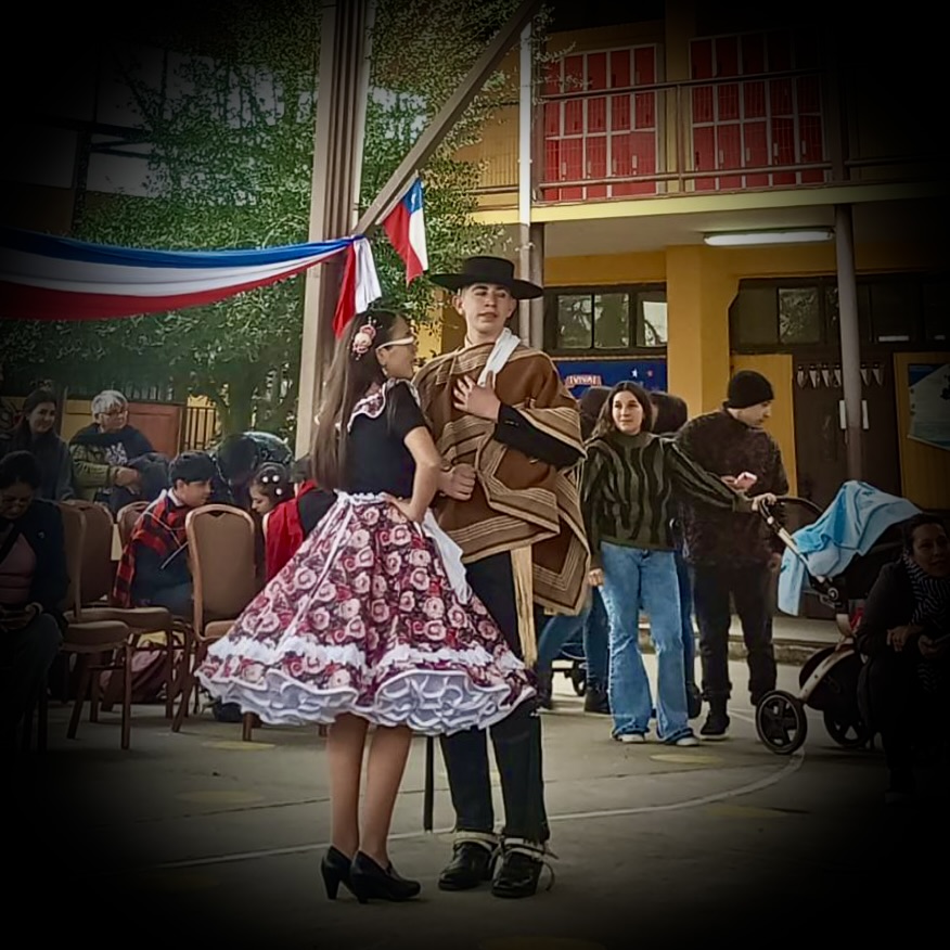 Nuestros estudiantes brillan en la competencia comunal de cueca